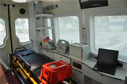 阿贝救护车内部